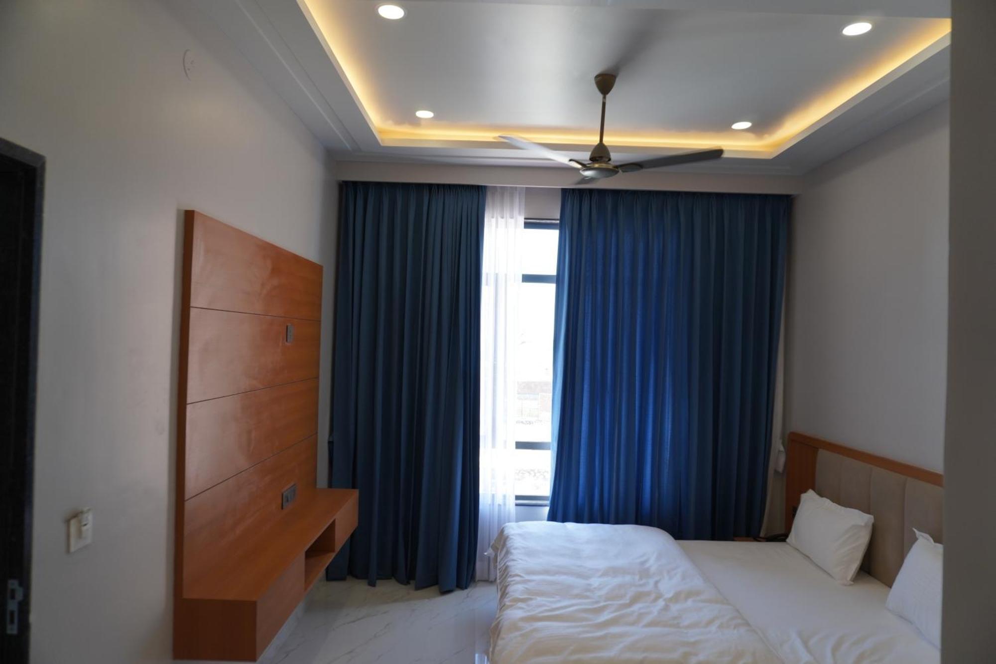 Hotel Heera Palace Khātu Exterior photo